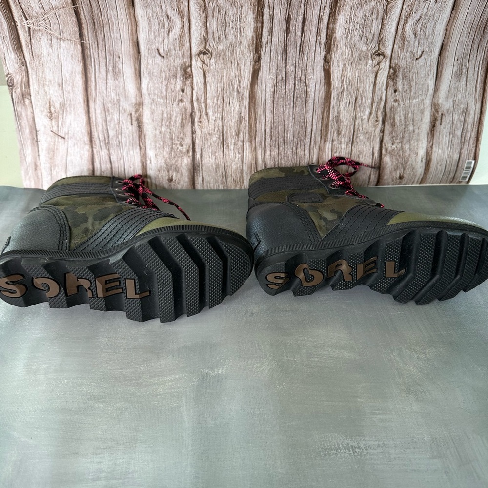 Sorel Men's Black and Green Boots